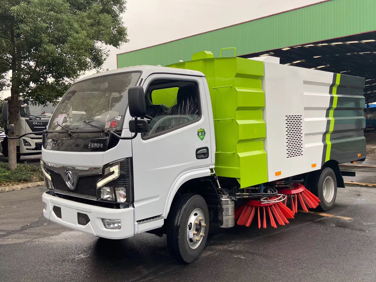 東風小多利卡掃路車